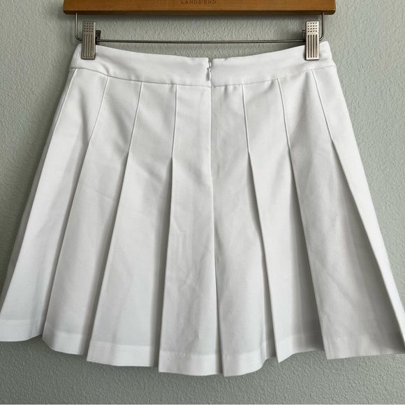 Aritzia | Sunday Best White Olive Micro Pleated Skirt. Size 2 - Picture 3 of 6